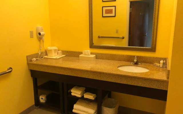 Comfort Inn & Suites