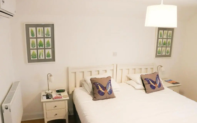 The Queens Head Hotel