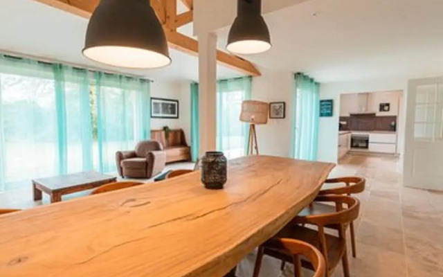 Modern Villa With Large Garden