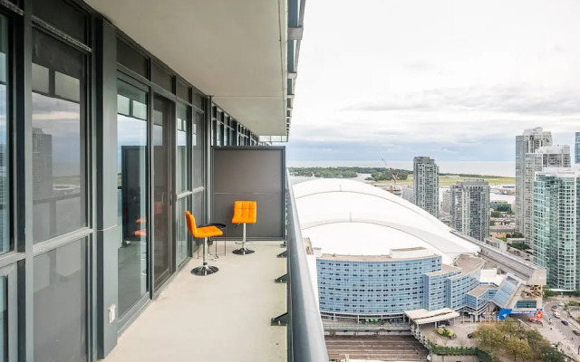 Simply Comfort. Modern Downtown Apartment