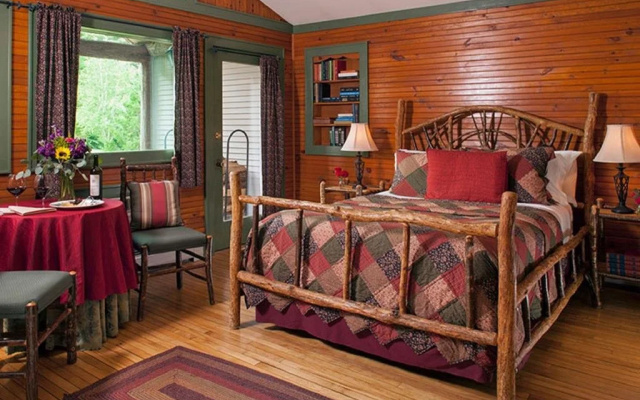 Friends Lake Inn