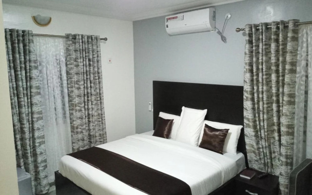 Blooms Spot Hotel and Apartment