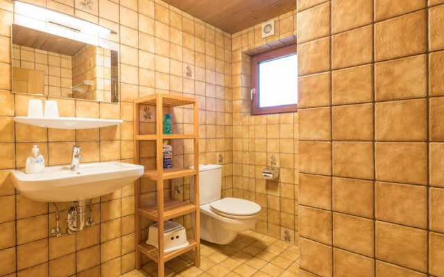 Spacious Chalet With Terrace, Fireplace, Ski Storage, Garden