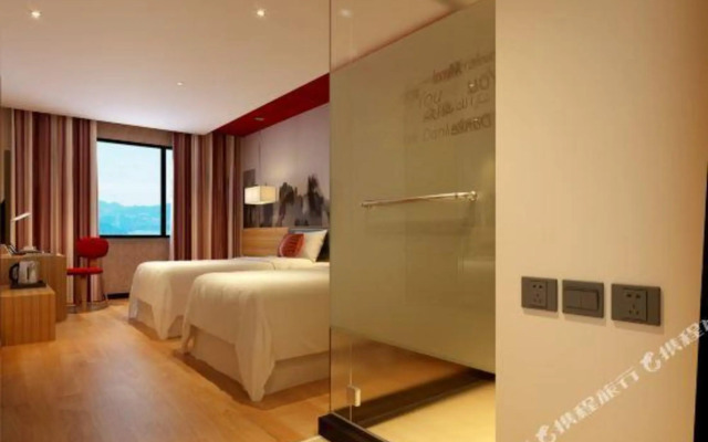 Thankyou Chain Hotel (Honggutan Subway Station Changjiang Road Branch)