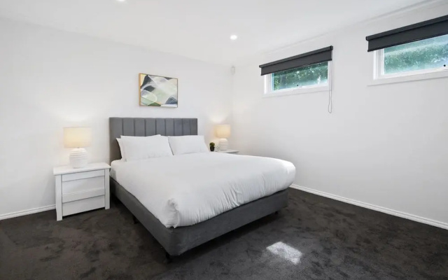 Sleek 2-bed Terrace Near Local Parks