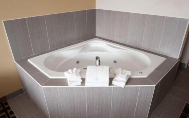 Carlyle Western Star Inn & Suites