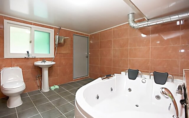 Yeongwol Muksan Guan Pension