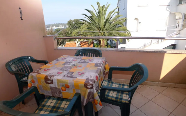 Apartment For Six Persons With Two Bedrooms Located 70M From Beach With Sea View