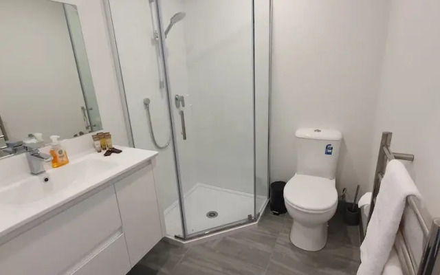 Cheerful 3BR Home - Free WiFi & Netflix