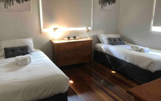 Homely Pembroke On The Park Cottage – Guest Rooms – Brisbane