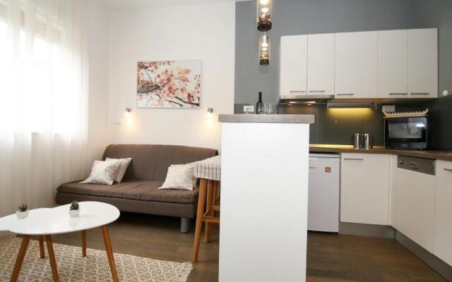 Anna Apartments