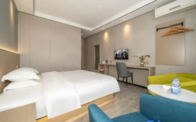 Yiduoyuepin Hotel (Fengcheng Railway Station Jianyi Avenue)