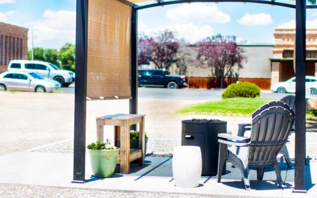 Blue Sage Inn & Suites