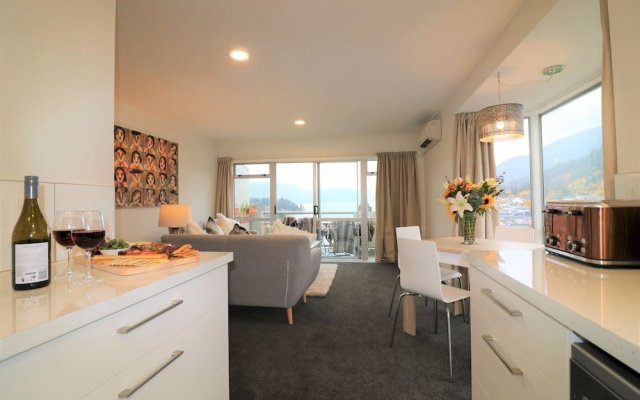 Central City Apartment, Parking, Bay Views