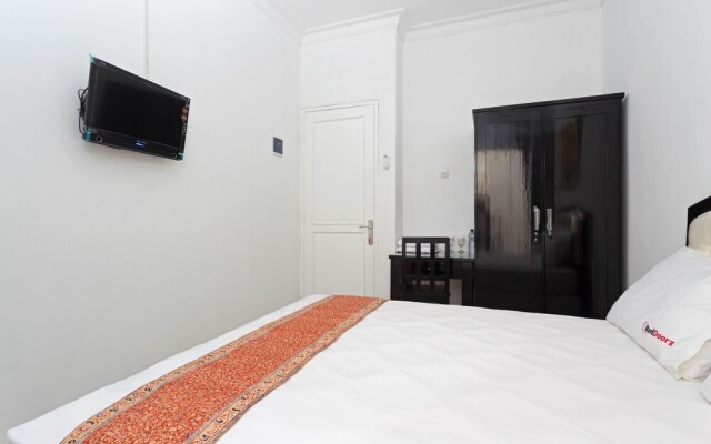 RedDoorz @ Kayu Manis Timur