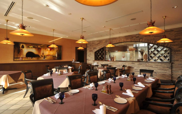 Resort Forest Hills Garden