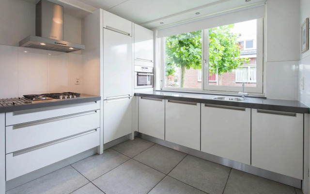 Nice House with Dishwasher, Not Far From Amsterdam