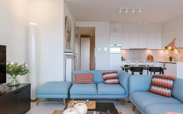 Brand new Apartment With Terrace in Sky Garden