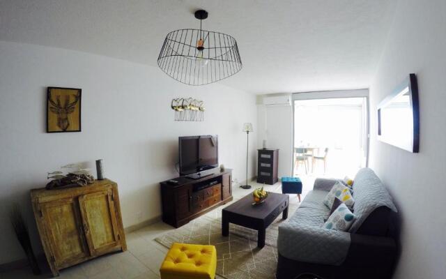 Nouvelle annonce : Appartement rénové de 66m2 pleine vue mer!