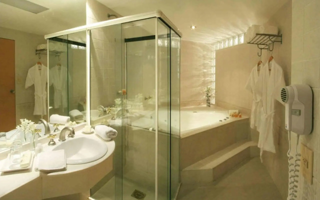 Plaza Real Suites Hotel