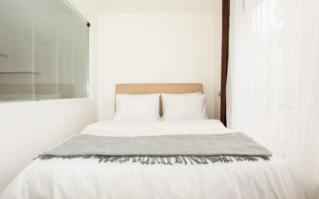 Central Studio Flat With Shared Pool in Sisli
