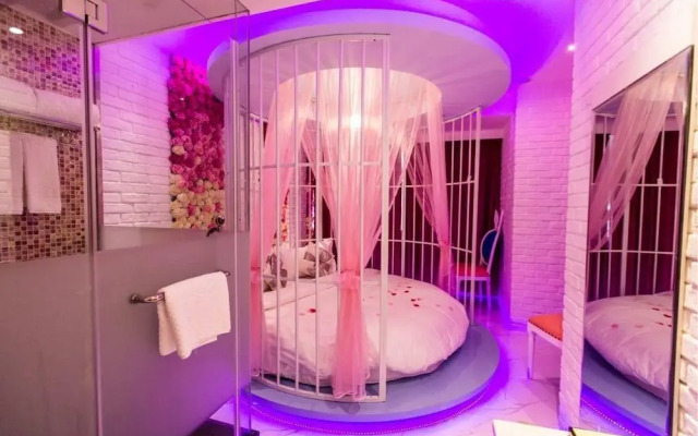 Love Of Swan Theme Hotel