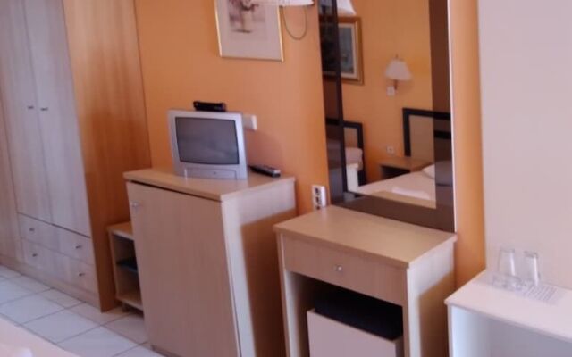 Polychrono Beach Hotel