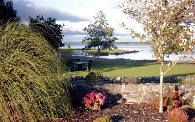 The Waterfront House Country Home