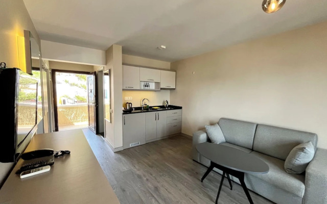 Farrys Boutique Hotel & Beach Club