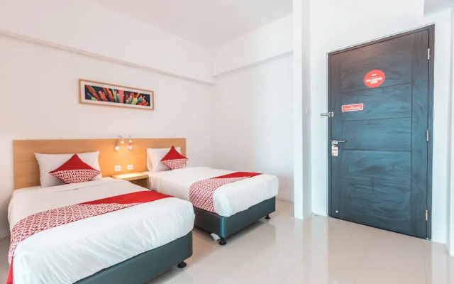 OYO Flagship 1170 The Habitat Karawaci