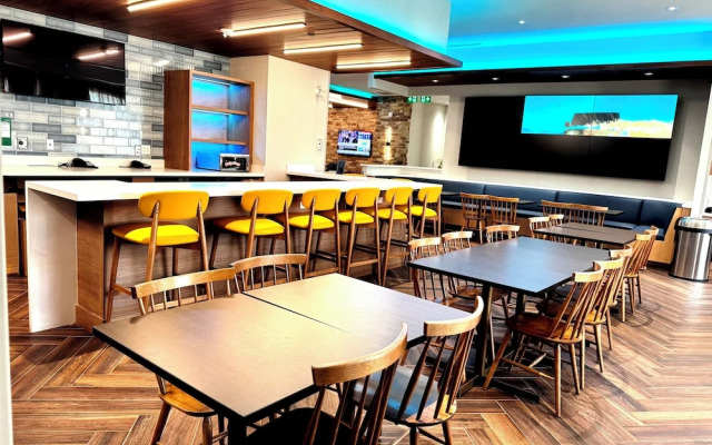 Newmarket Hotel & Suites