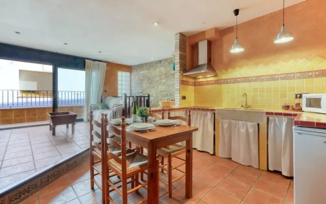 Spacious Apartment With Terrace