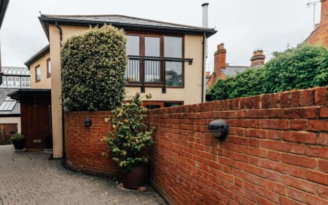 The Herringbone - 3 Bed With Parking Pet Friendly
