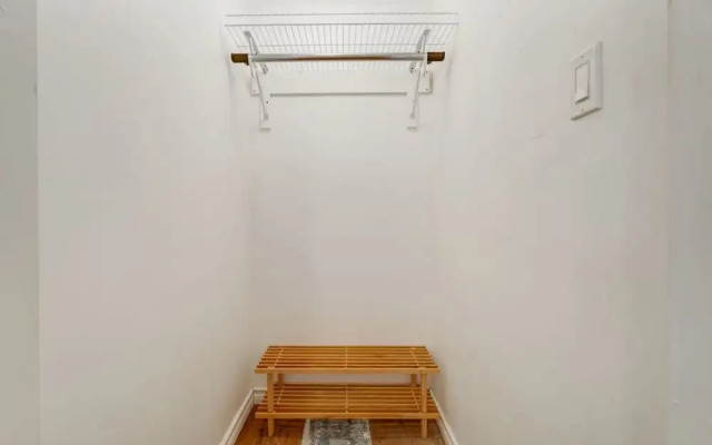 Comfortable Whitby 2 Bedroom Lower Suite