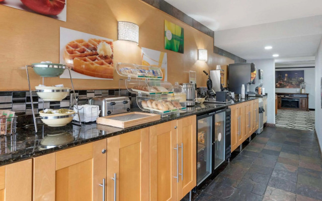 Quality Inn & Suites Mayo Clinic Area