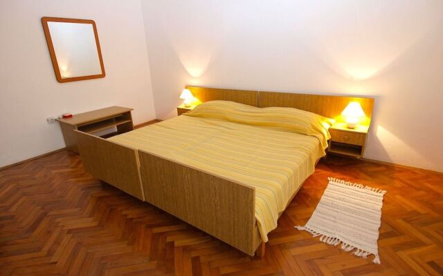 Apartment 977
