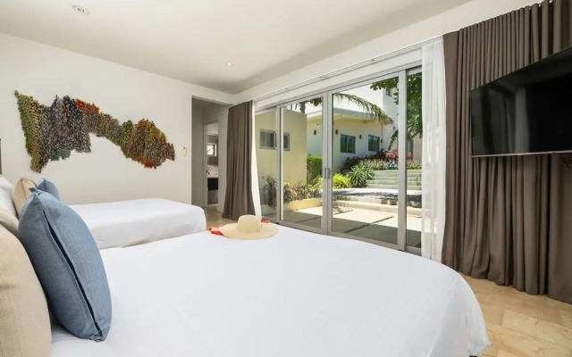NEW Luxury 4BR Beachfront Villa w Infinity Pool