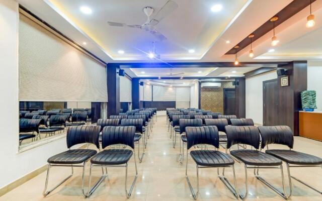 Itsy Hotels Neeranand Plaza