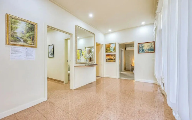 StayAU Spacious 6BR McKinnon Pool Home
