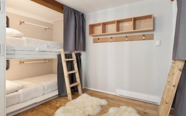 Whistler Lodge Hostel