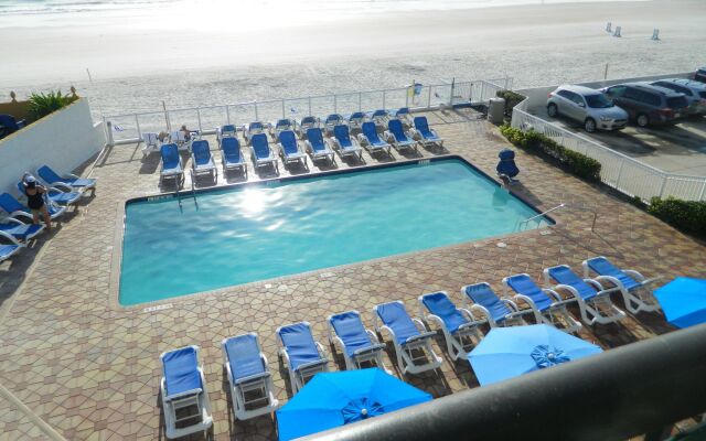 Tropical Winds Oceanfront Hotel