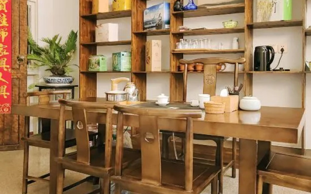 Yuyang Gengdu Jiangyuan Inn