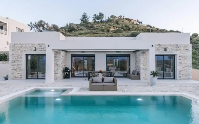 Villa Ida With Pool in Kamilari