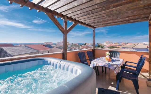 Amazing Apartment in Povljana With 2 Bedrooms, Jacuzzi and Wifi