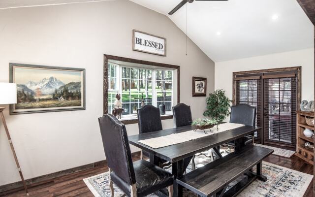 Rustic Pines Retreat