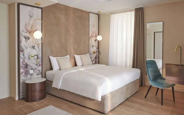 Vista Lakefront Boutique Hotel