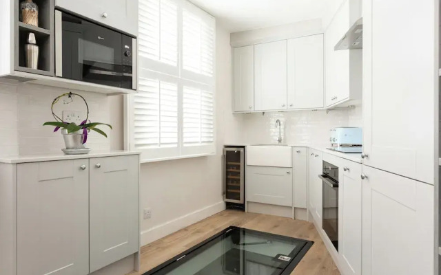 Bathurst Mews II by Onefinestay