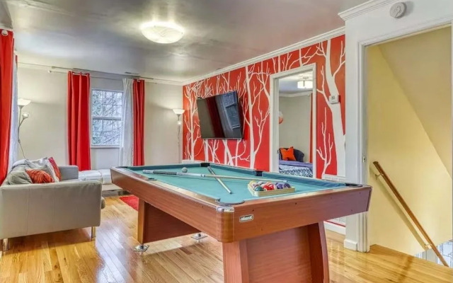 Peaceful Getaway 3 Bedroom Home by Redawning