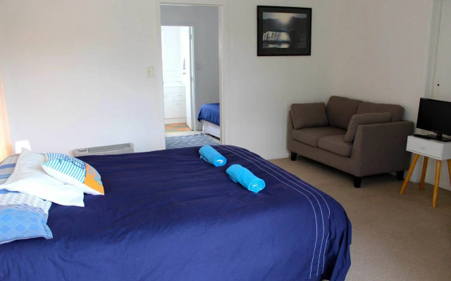 Surf N Stay Whangamata