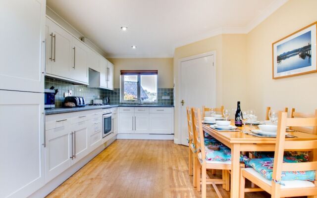 Luxurious Holiday Home in Saundersfoot With Fireplace